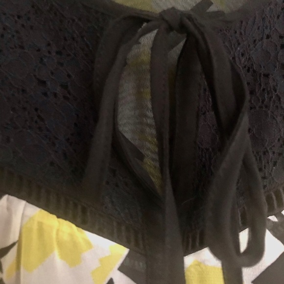 NWT Short Sleeve Blouse Shirt Geometric Pattern - Picture 3 of 8